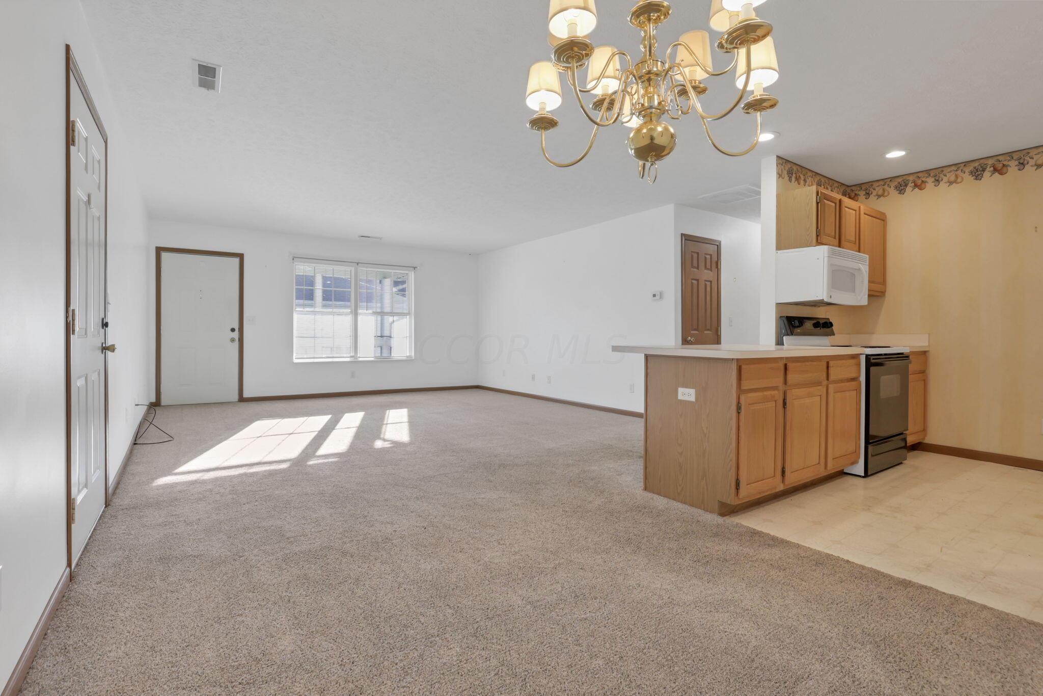 265 Goose Pond Road, Unit B Newark, OH 43055 - Photo 12 of 37 Dining area