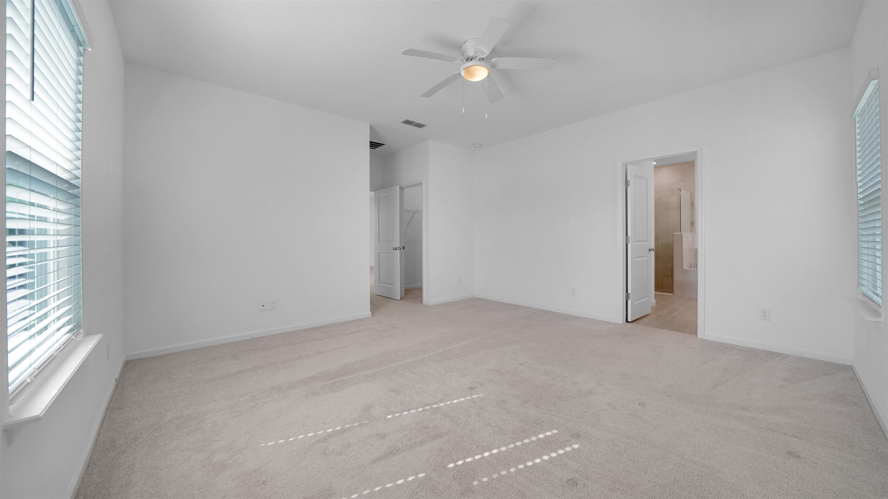 264 Lake Sinclair Street St. Augustine, FL 32084 - Photo 18 of 40 an empty room with windows and closet