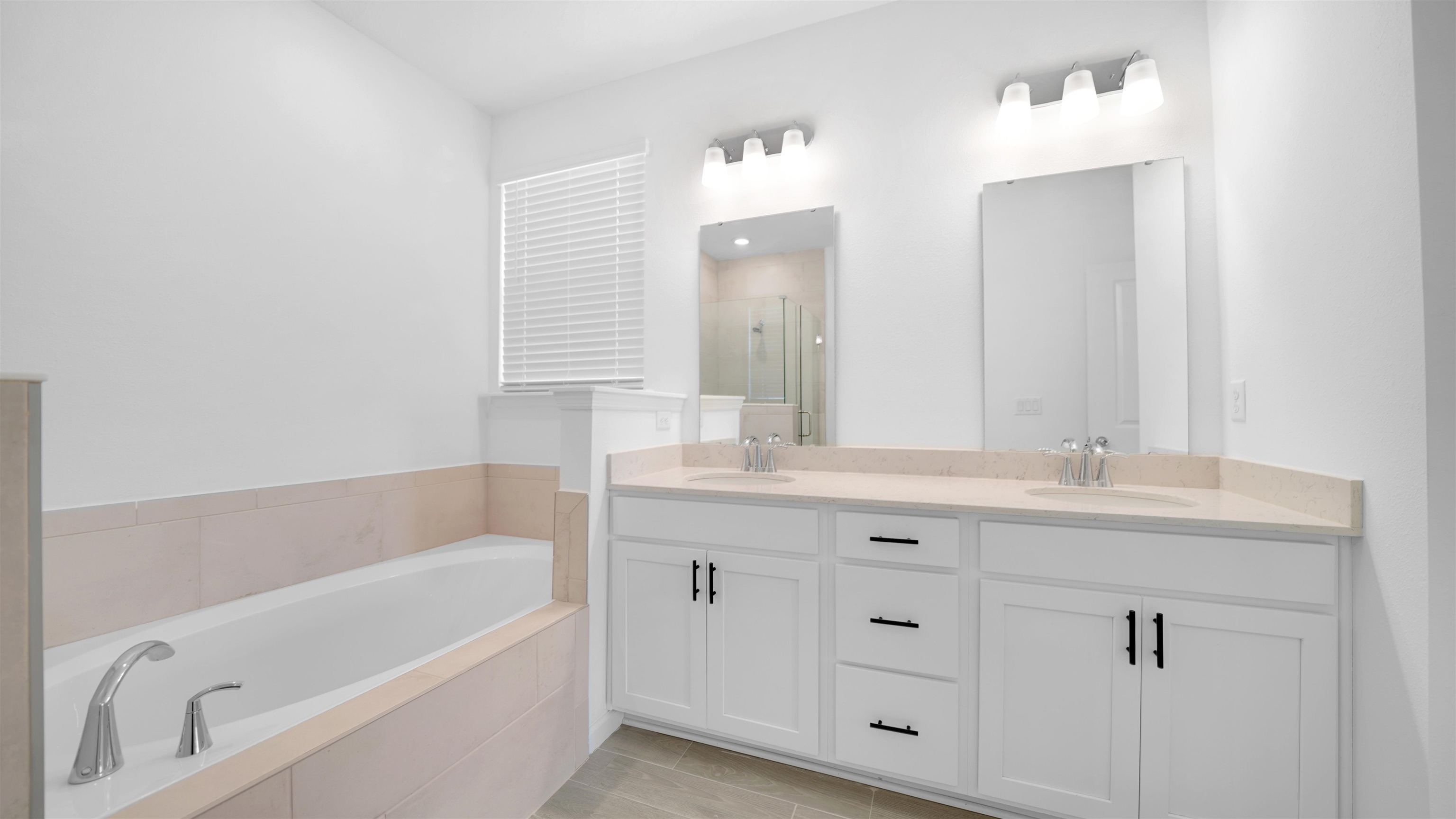 264 Lake Sinclair Street St. Augustine, FL 32084 - Photo 21 of 40 a bathroom with a tub sink and mirror
