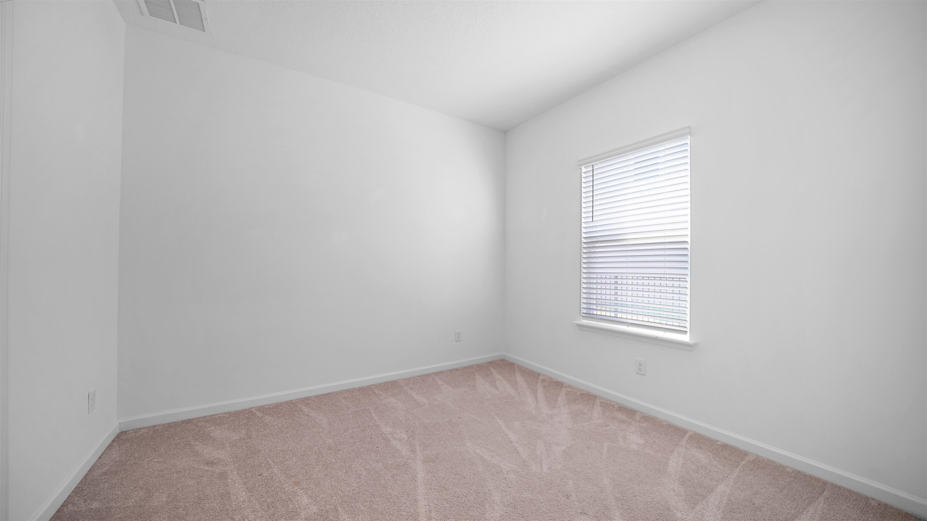 264 Lake Sinclair Street St. Augustine, FL 32084 - Photo 34 of 40 an empty room with a window