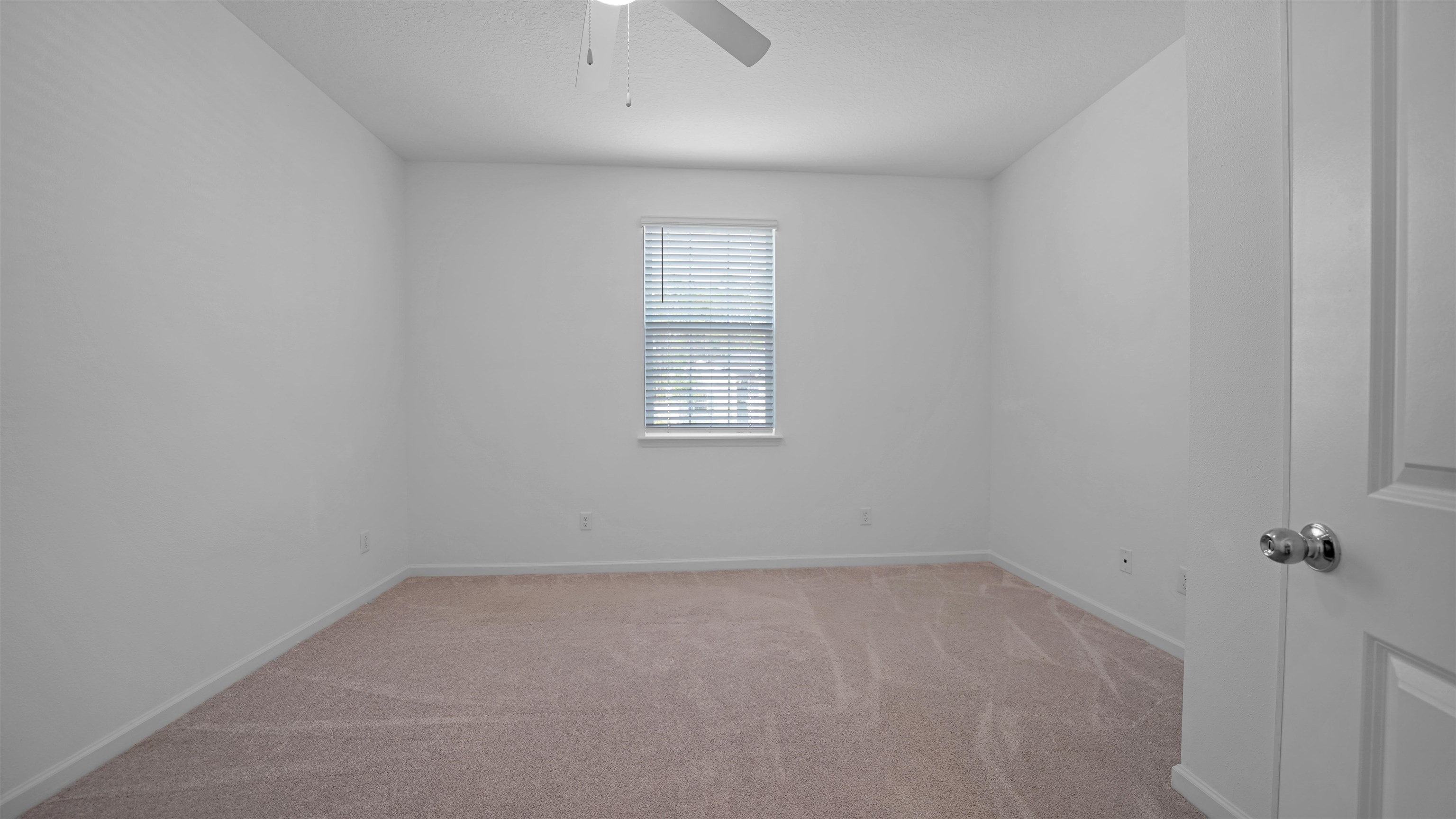264 Lake Sinclair Street St. Augustine, FL 32084 - Photo 37 of 40 an empty room with a window