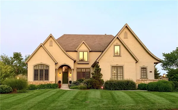 $1,050,000 | 5211 West 149th Street, Leawood, KS 66224