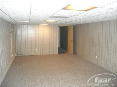 1046 South Graham Road Flint, MI 48532 - Photo 17 of 24 20165929-16.JPG