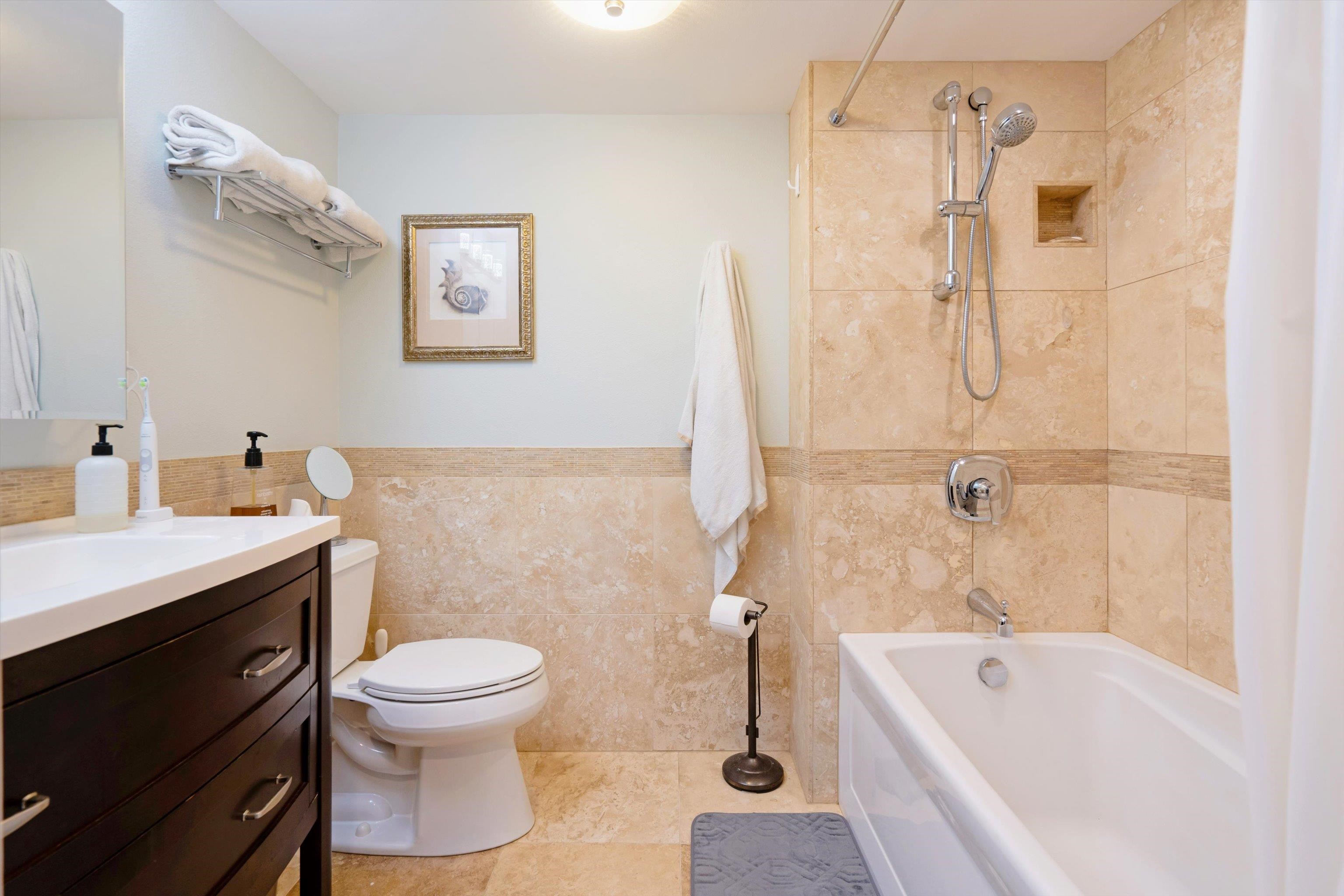 2747 South Kihei Road, Unit B203 Kihei, HI 96753 - Photo 9 of 44 a bathroom with a sink a toilet and a bathtub