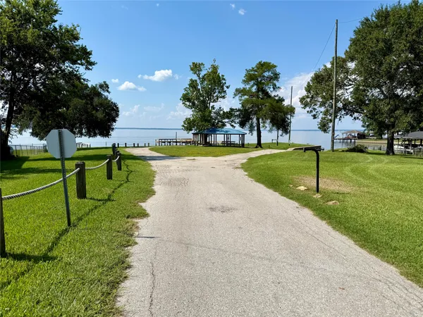 $1,400 | 282 Water View Drive, Livingston, TX 77351
