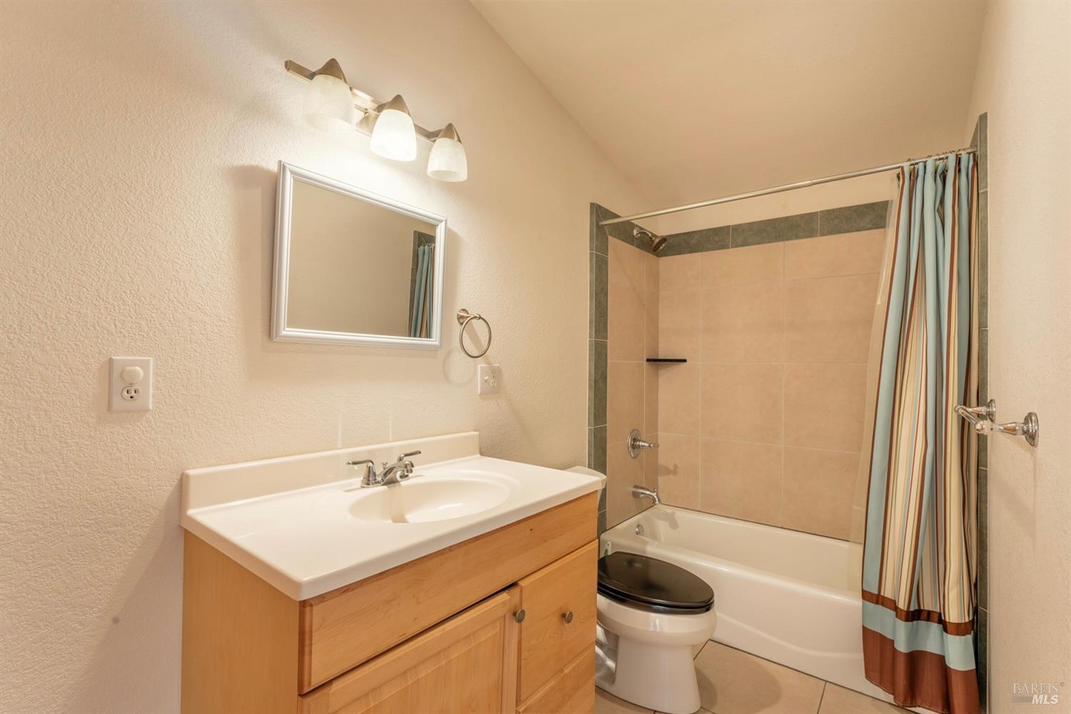 18940 Timber Pointe Drive Fort Bragg, CA 95437 - Photo 25 of 32 Loft Bathroom