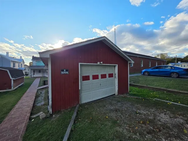 a front view of house with yard