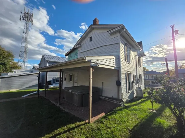 a front view of house with yard