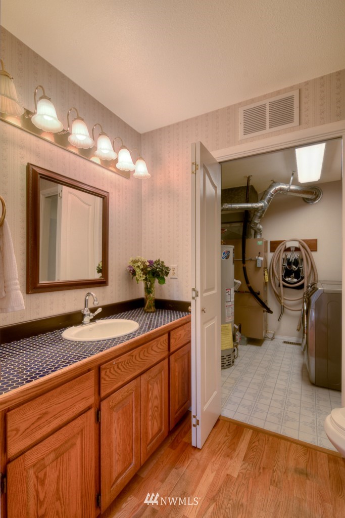 6916 Vandermark Road East Bonney Lake, WA 98391 - Photo 14 of 25