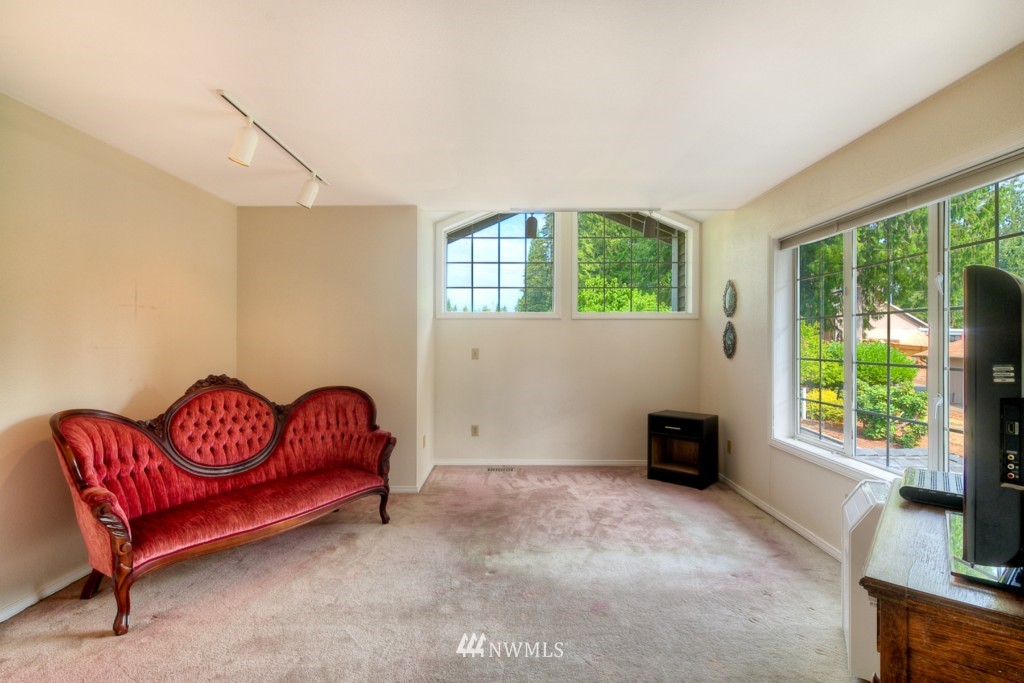 6916 Vandermark Road East Bonney Lake, WA 98391 - Photo 15 of 25