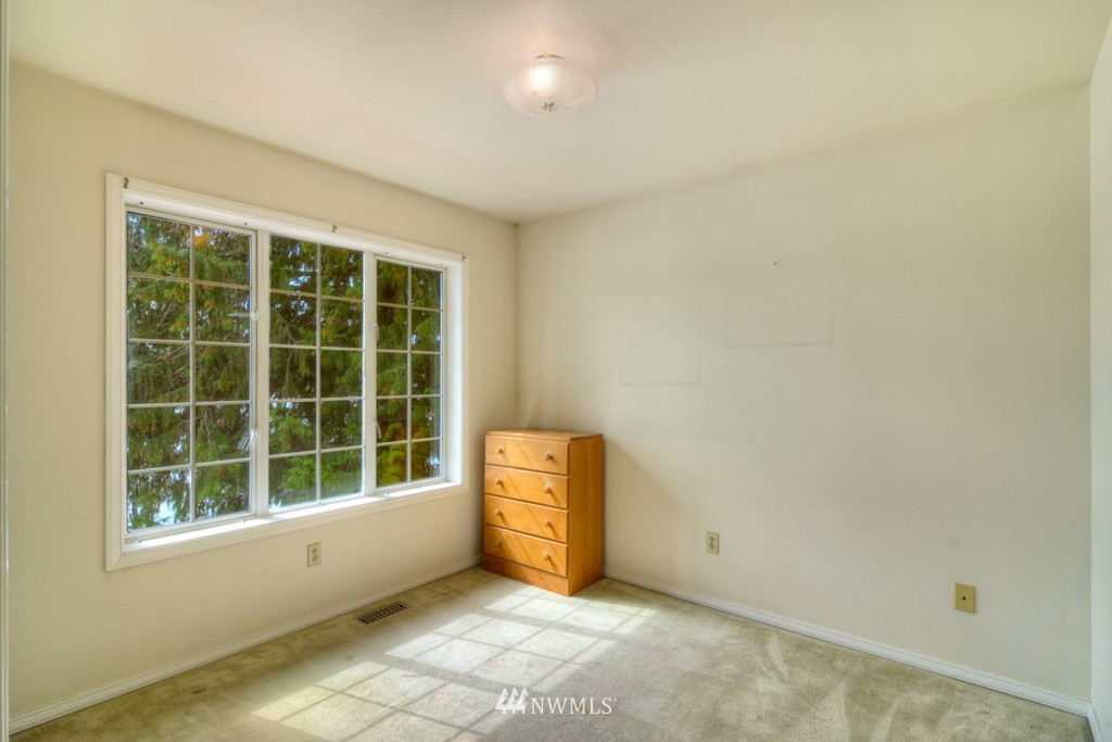 6916 Vandermark Road East Bonney Lake, WA 98391 - Photo 17 of 25