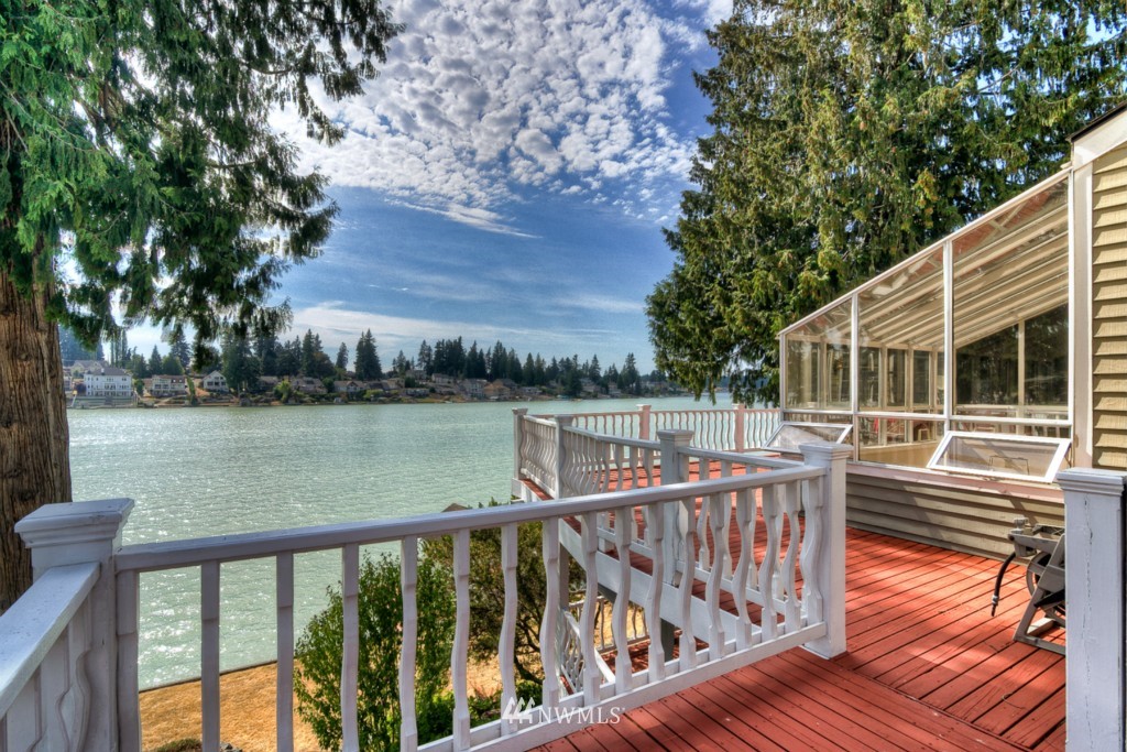 6916 Vandermark Road East Bonney Lake, WA 98391 - Photo 3 of 25
