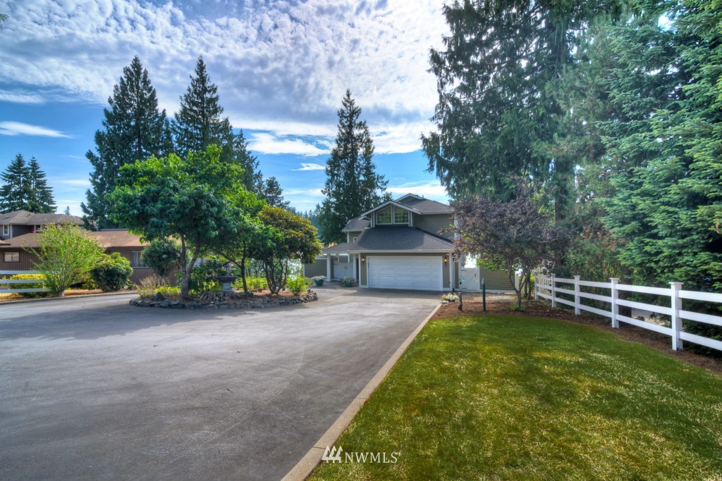 6916 Vandermark Road East Bonney Lake, WA 98391 - Photo 5 of 25