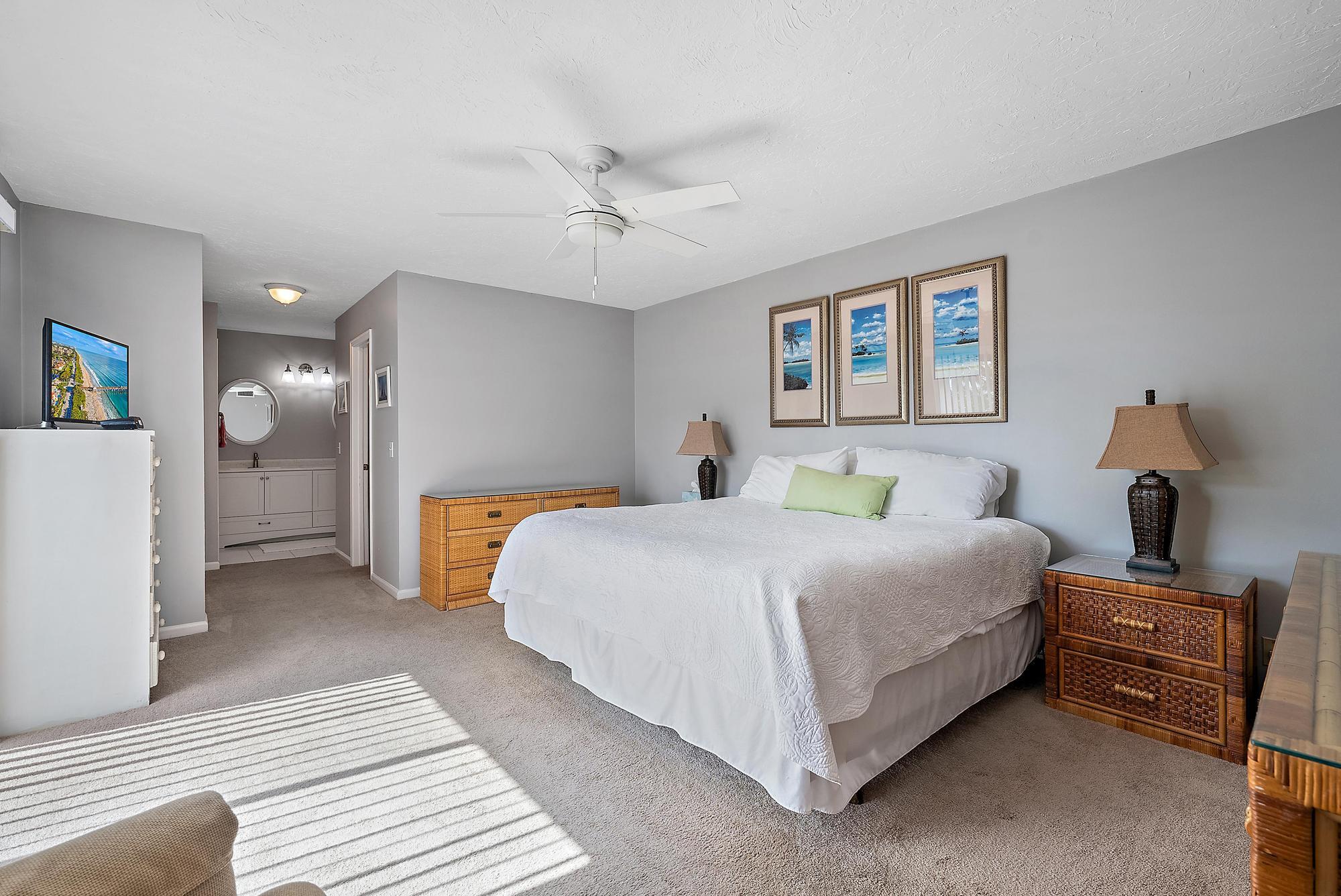 1420 Ocean Way, Unit 28C Jupiter, FL 33477 - Photo 9 of 25 Primary Suite