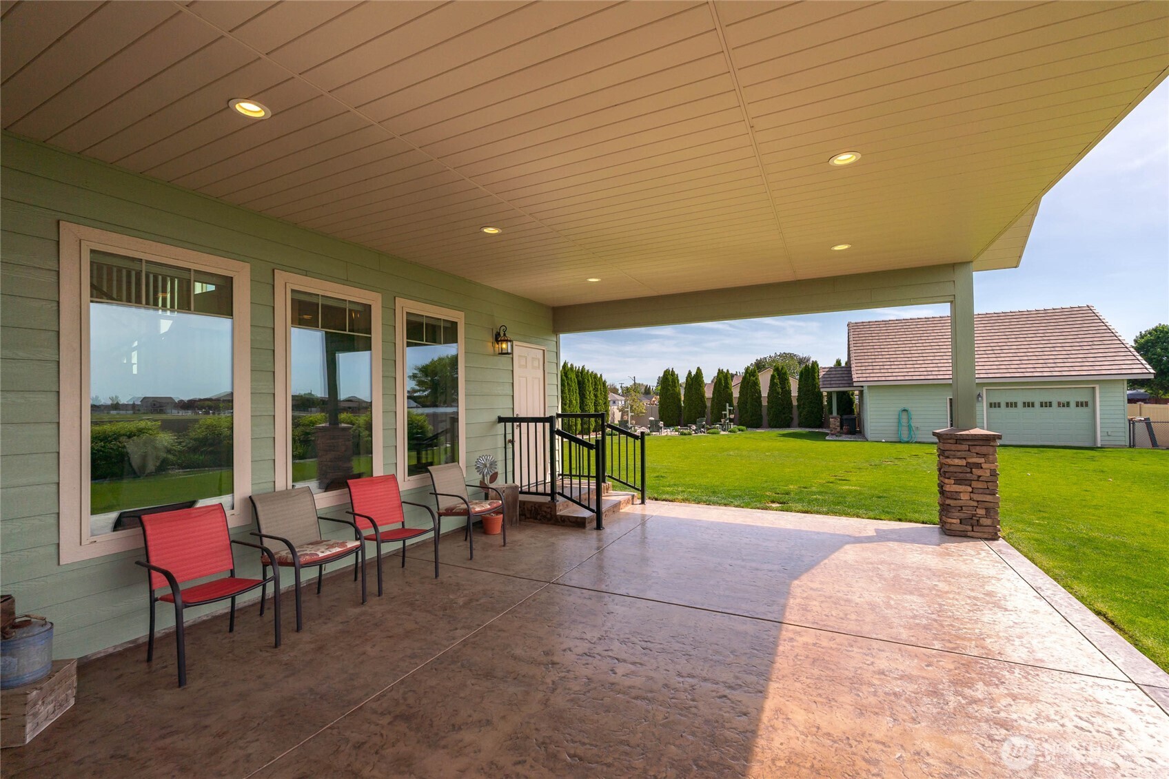 726 L Street Southwest Quincy, WA 98848 - Photo 25 of 40 a view of a patio with chairs and a patio