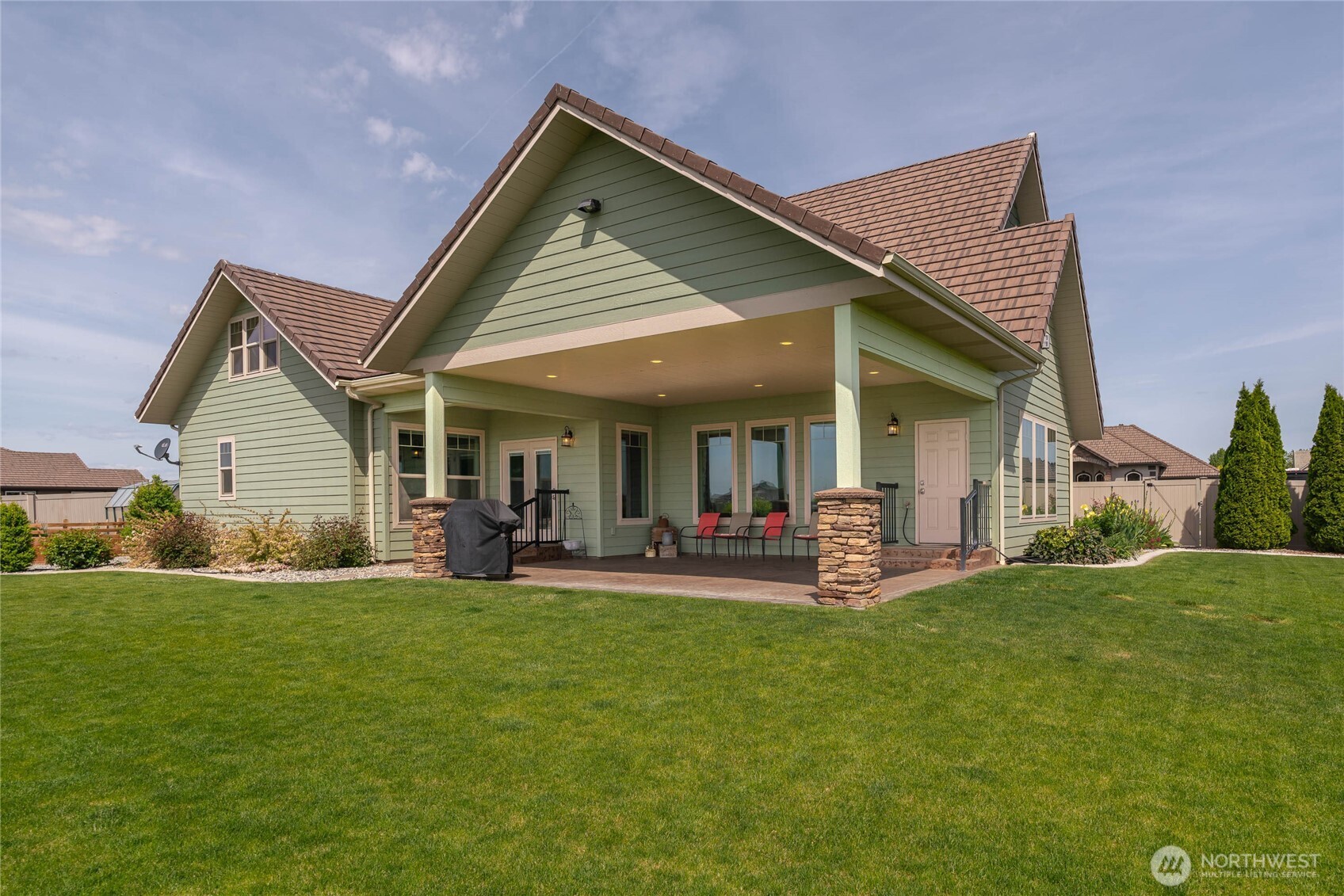 726 L Street Southwest Quincy, WA 98848 - Photo 3 of 40 a view of a house with a yard and sitting area