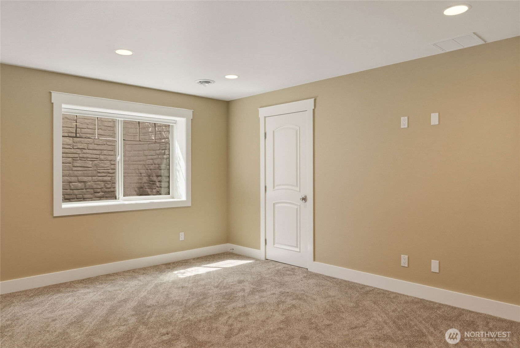726 L Street Southwest Quincy, WA 98848 - Photo 39 of 40 a view of an empty room with a window