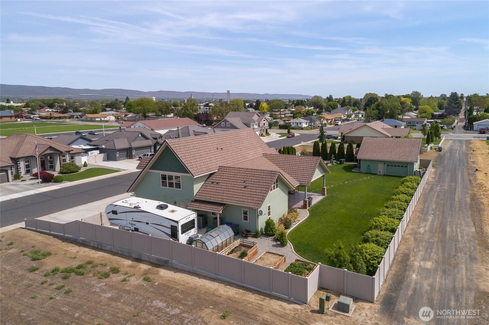 726 L Street Southwest Quincy, WA 98848 - Photo 5 of 40 an aerial view of a house with garden space and ocean view in back