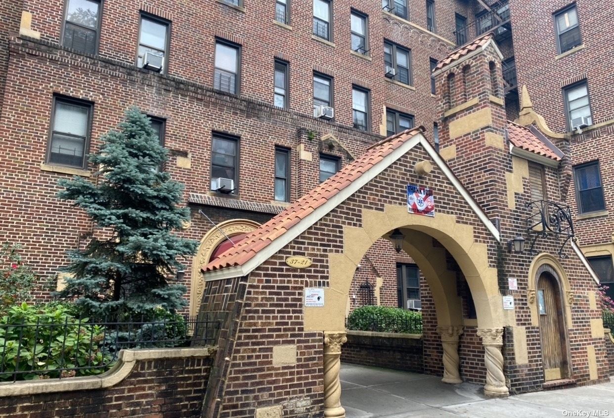 37-21 80th Street, Unit 4C Queens, NY 11372 - Photo 1 of 12