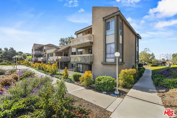 $389,995 | 824 Pinetree Circle, Unit 14, Thousand Oaks, CA 91360