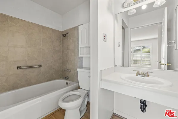 $389,995 | 824 Pinetree Circle, Unit 14, Thousand Oaks, CA 91360