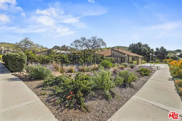 $389,995 | 824 Pinetree Circle, Unit 14, Thousand Oaks, CA 91360