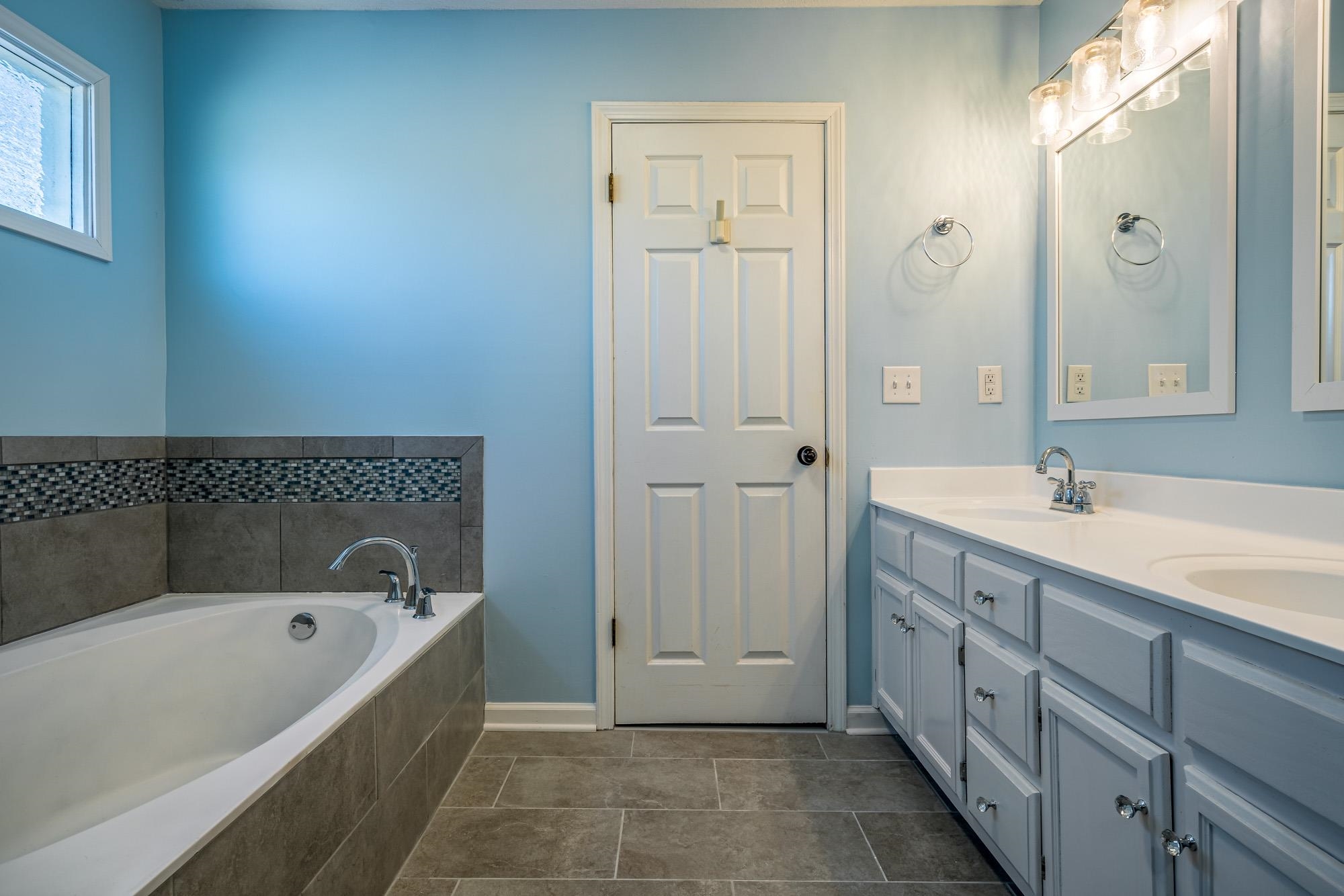 942 Moorefield Road Collierville, TN 38017 - Photo 13 of 25 Gallery Image 13