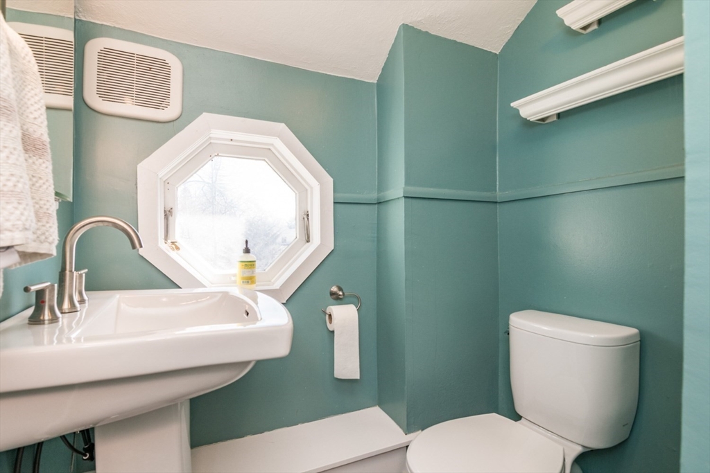 31 Lilly Street Northampton, MA 01062 - Photo 19 of 37