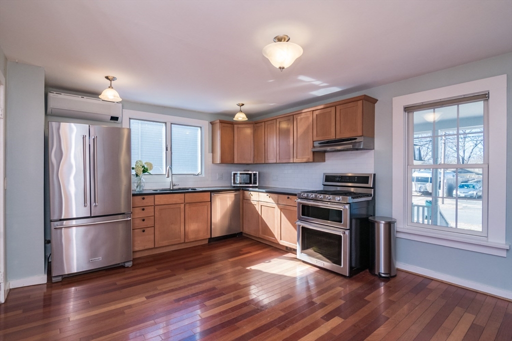 31 Lilly Street Northampton, MA 01062 - Photo 7 of 37