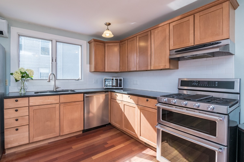 31 Lilly Street Northampton, MA 01062 - Photo 8 of 37