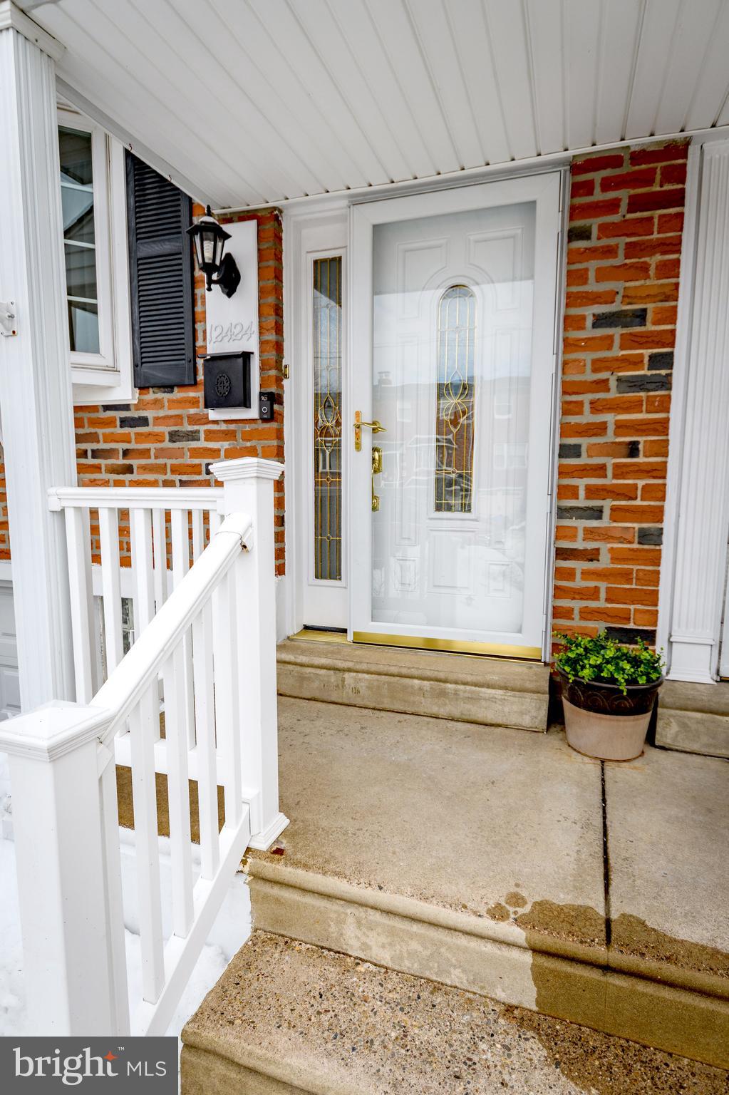 12424 Barbary Road Philadelphia, PA 19154 - Photo 2 of 28