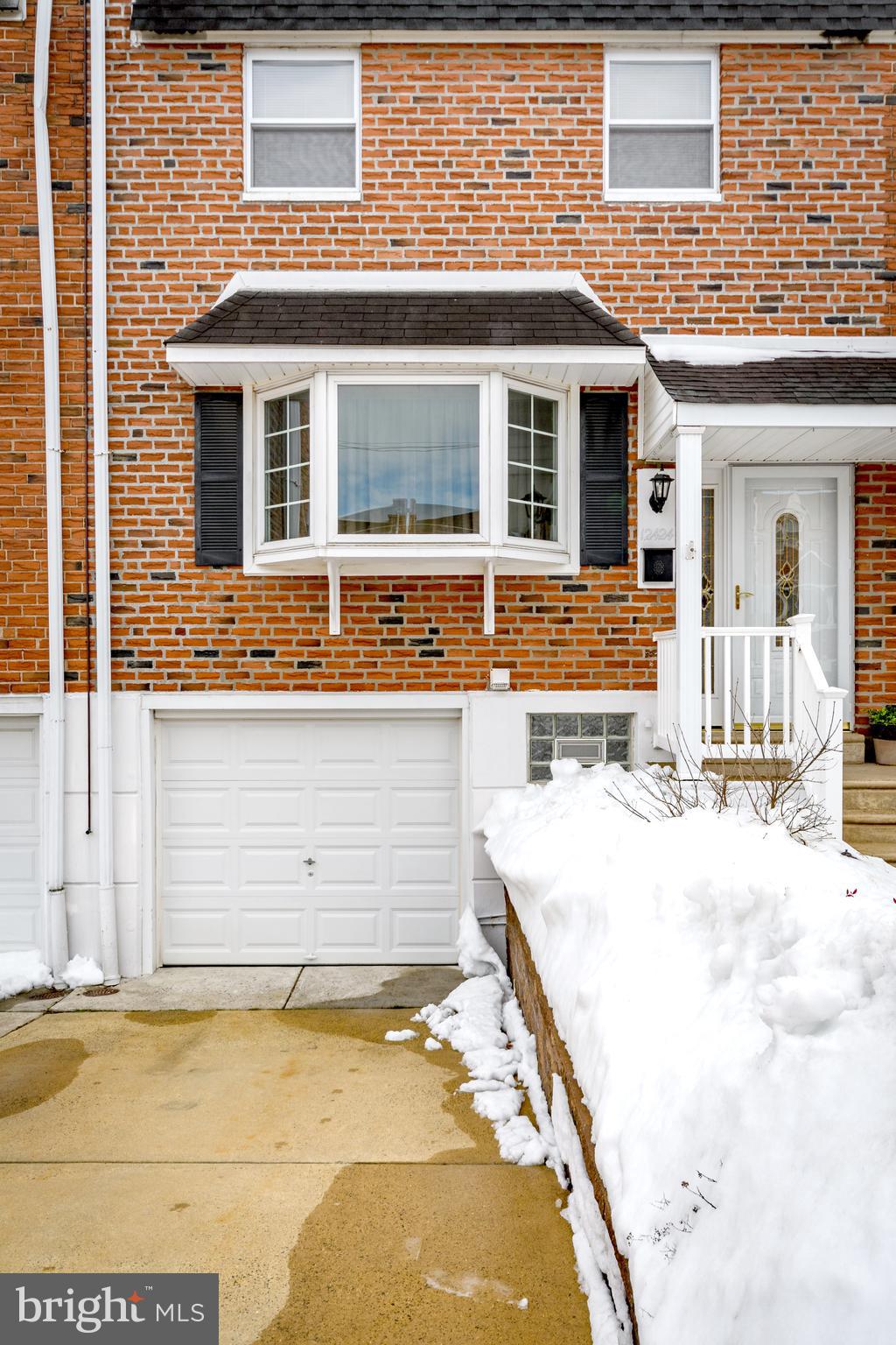12424 Barbary Road Philadelphia, PA 19154 - Photo 3 of 28
