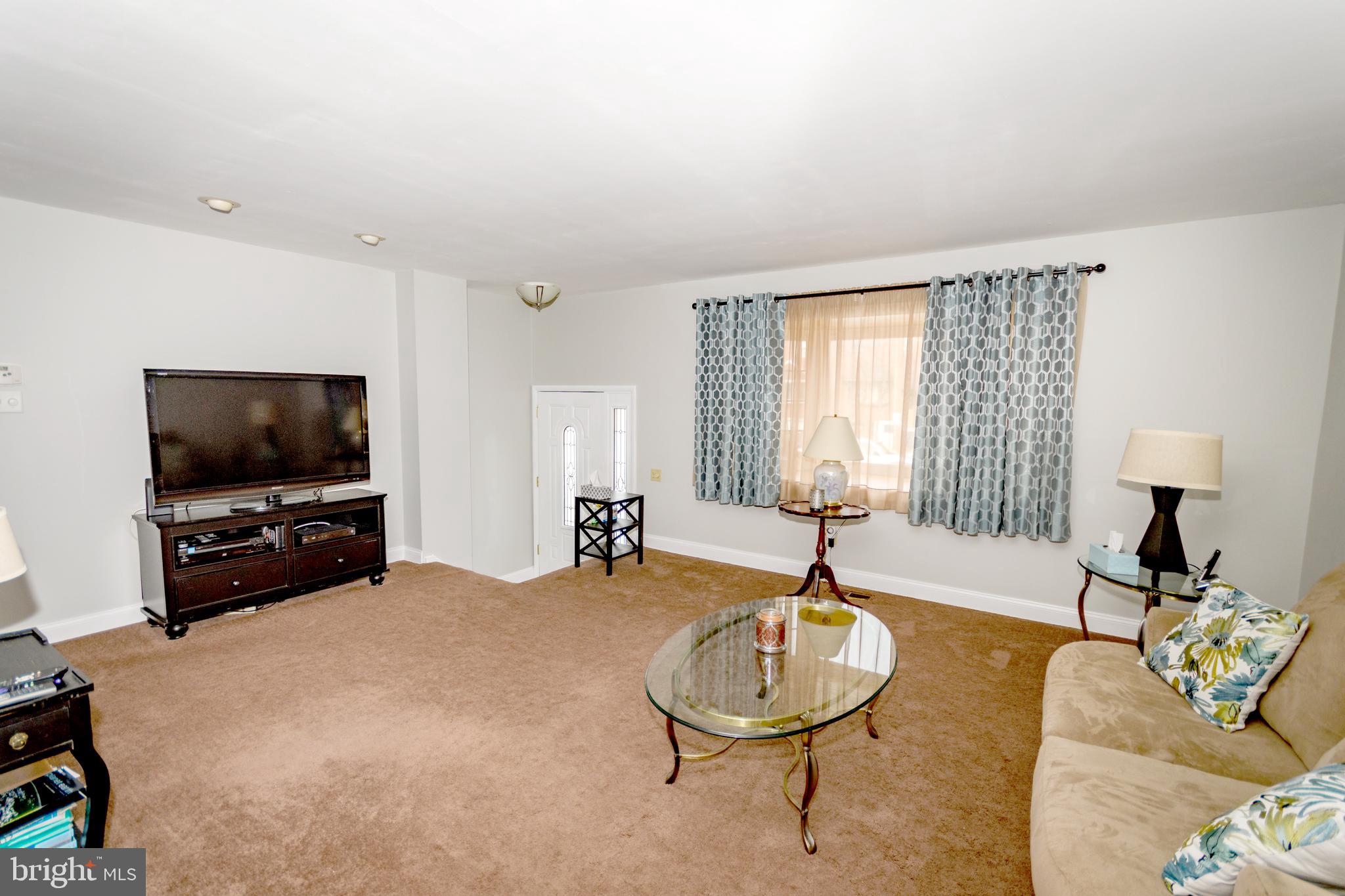 12424 Barbary Road Philadelphia, PA 19154 - Photo 5 of 28