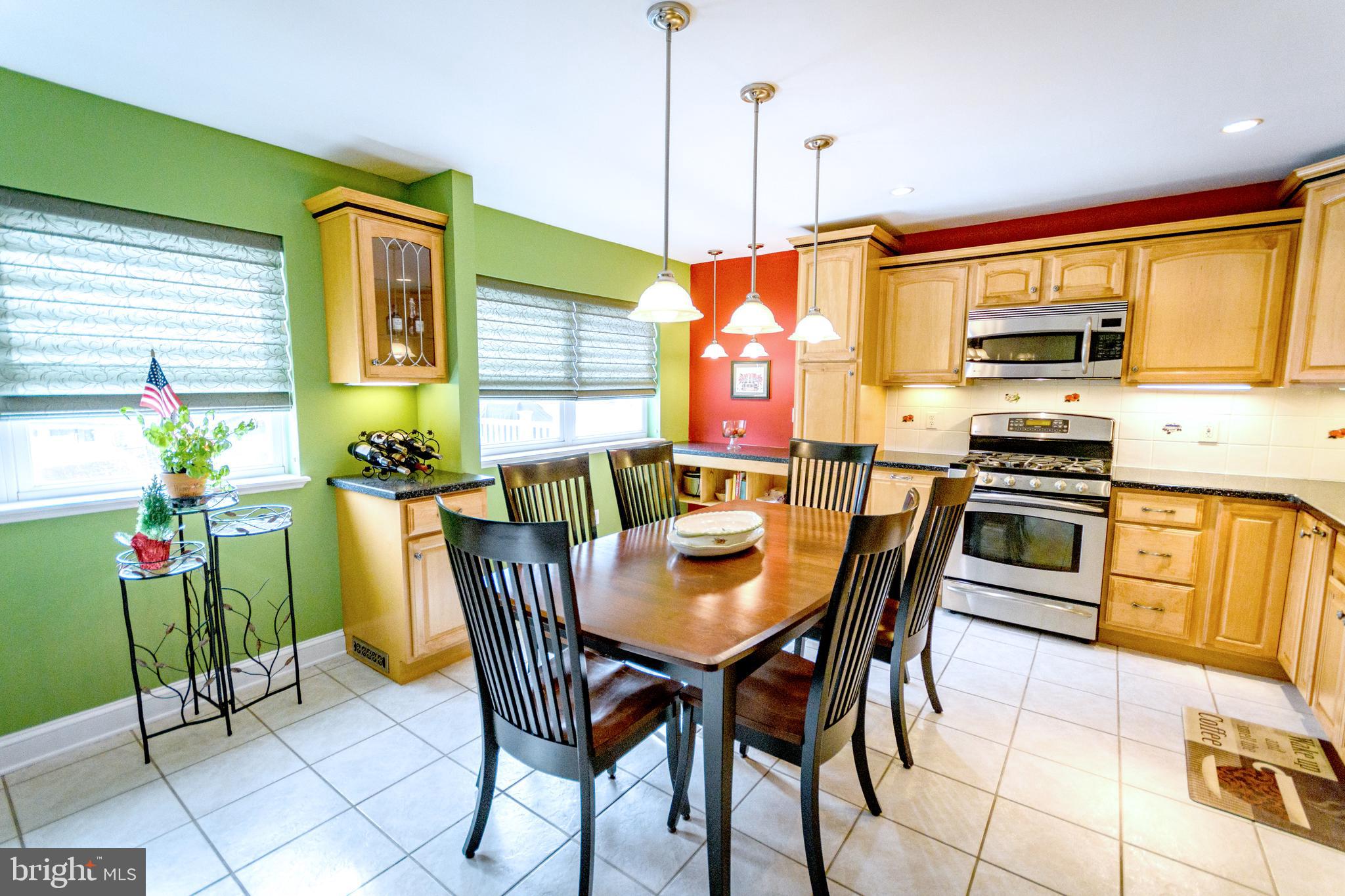 12424 Barbary Road Philadelphia, PA 19154 - Photo 10 of 28