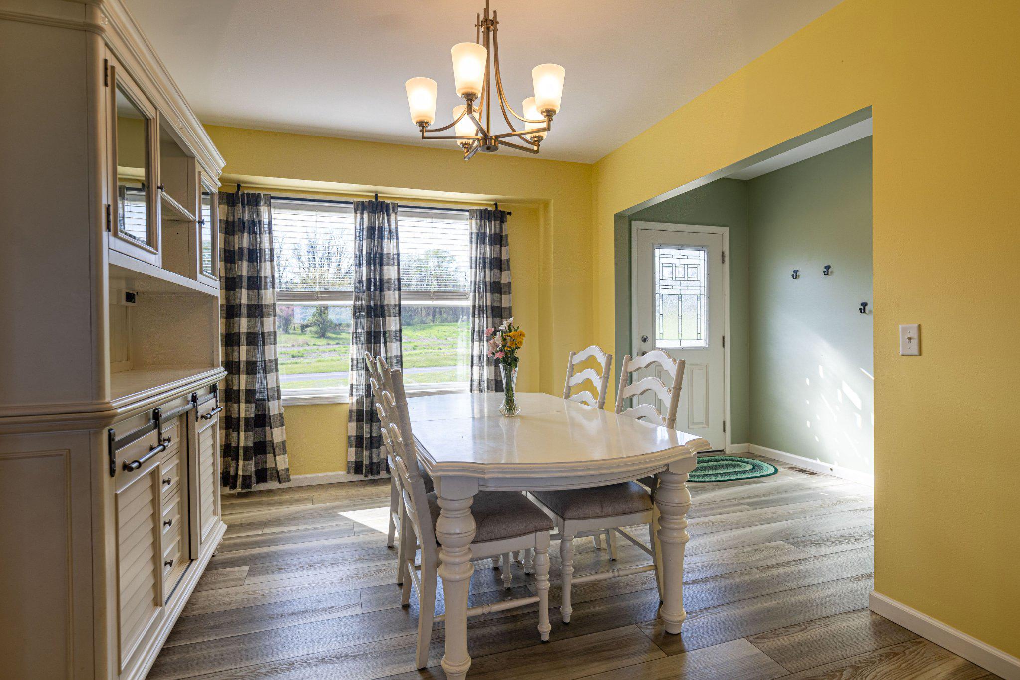 6261 Sheller Road Chambersburg, PA 17202 - Photo 24 of 52 Dining Room