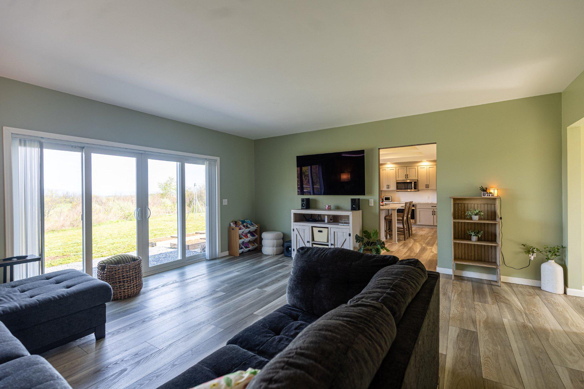 6261 Sheller Road Chambersburg, PA 17202 - Photo 28 of 52 Living Room