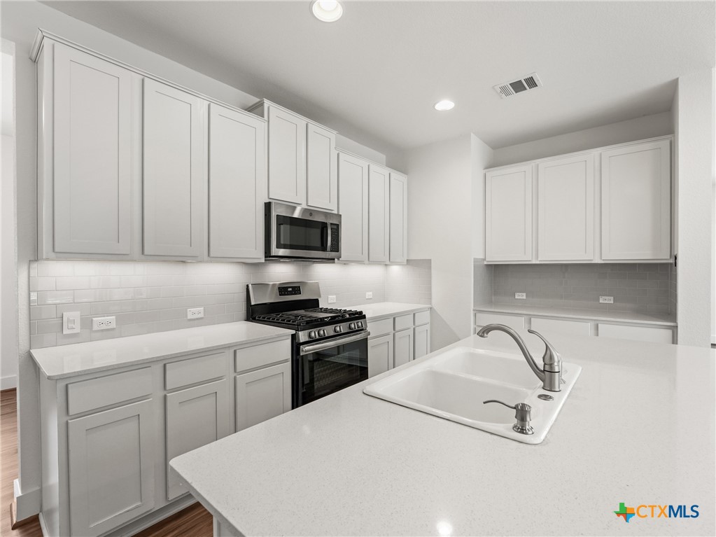 604 Golden Glory Road Leander, TX 78641 - Photo 9 of 35 Kitchen