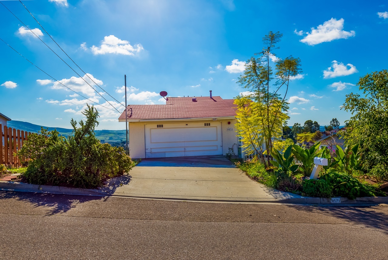 9571 Chestnut Street Spring Valley, CA 91977 - Photo 1 of 24 Gallery Image 1