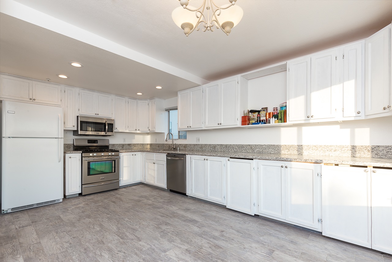 9571 Chestnut Street Spring Valley, CA 91977 - Photo 7 of 24 Gallery Image 7