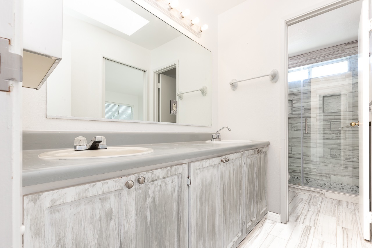 9571 Chestnut Street Spring Valley, CA 91977 - Photo 8 of 24 Gallery Image 8