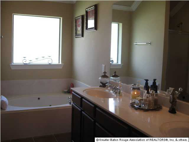 1910 Hunters Ridge Drive Baton Rouge, LA 70816 - Photo 15 of 21 Gallery Image 15