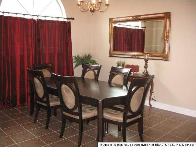 1910 Hunters Ridge Drive Baton Rouge, LA 70816 - Photo 3 of 21 Gallery Image 3