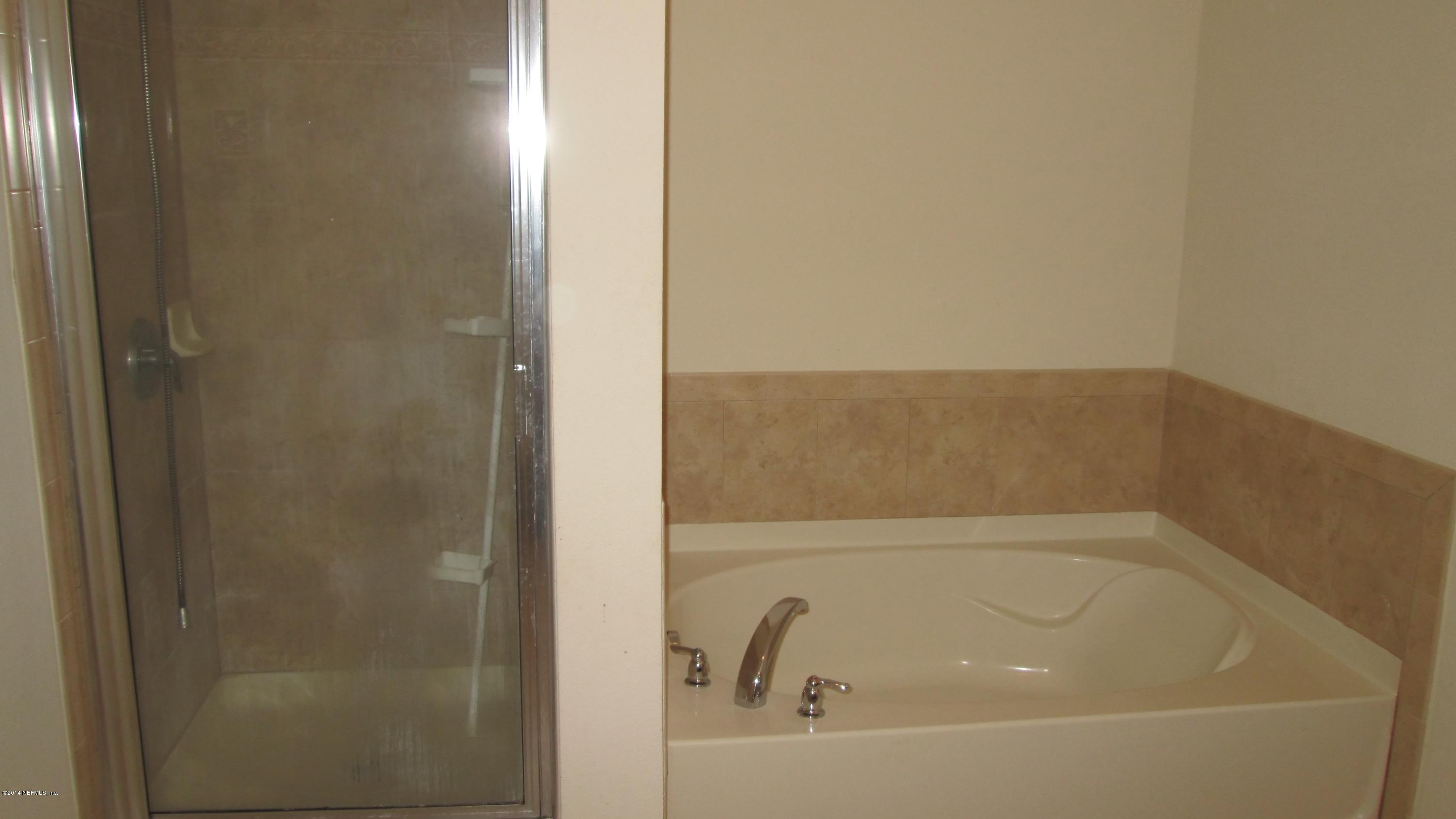 7201 Rampart Ridge Circle West Jacksonville, FL 32244 - Photo 9 of 14 a bathroom with a bathtub