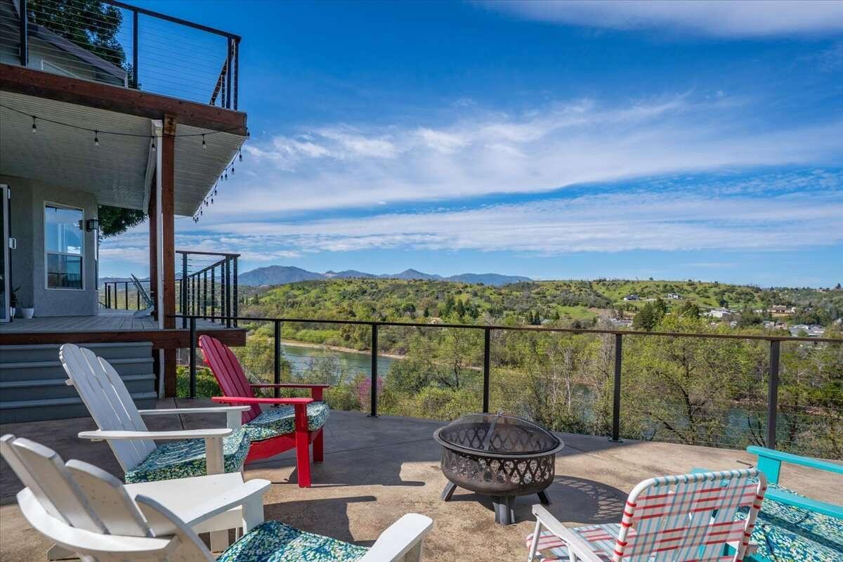 416 Arbor Place Redding, CA 96001 - Photo 20 of 31 a view of balcony with furniture