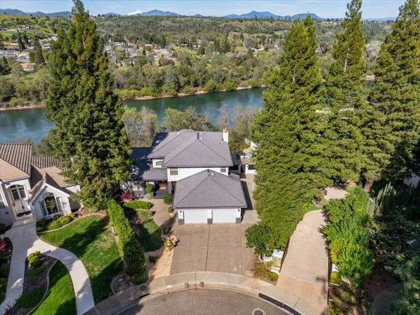 $899,500 | 416 Arbor Place, Redding, CA 96001