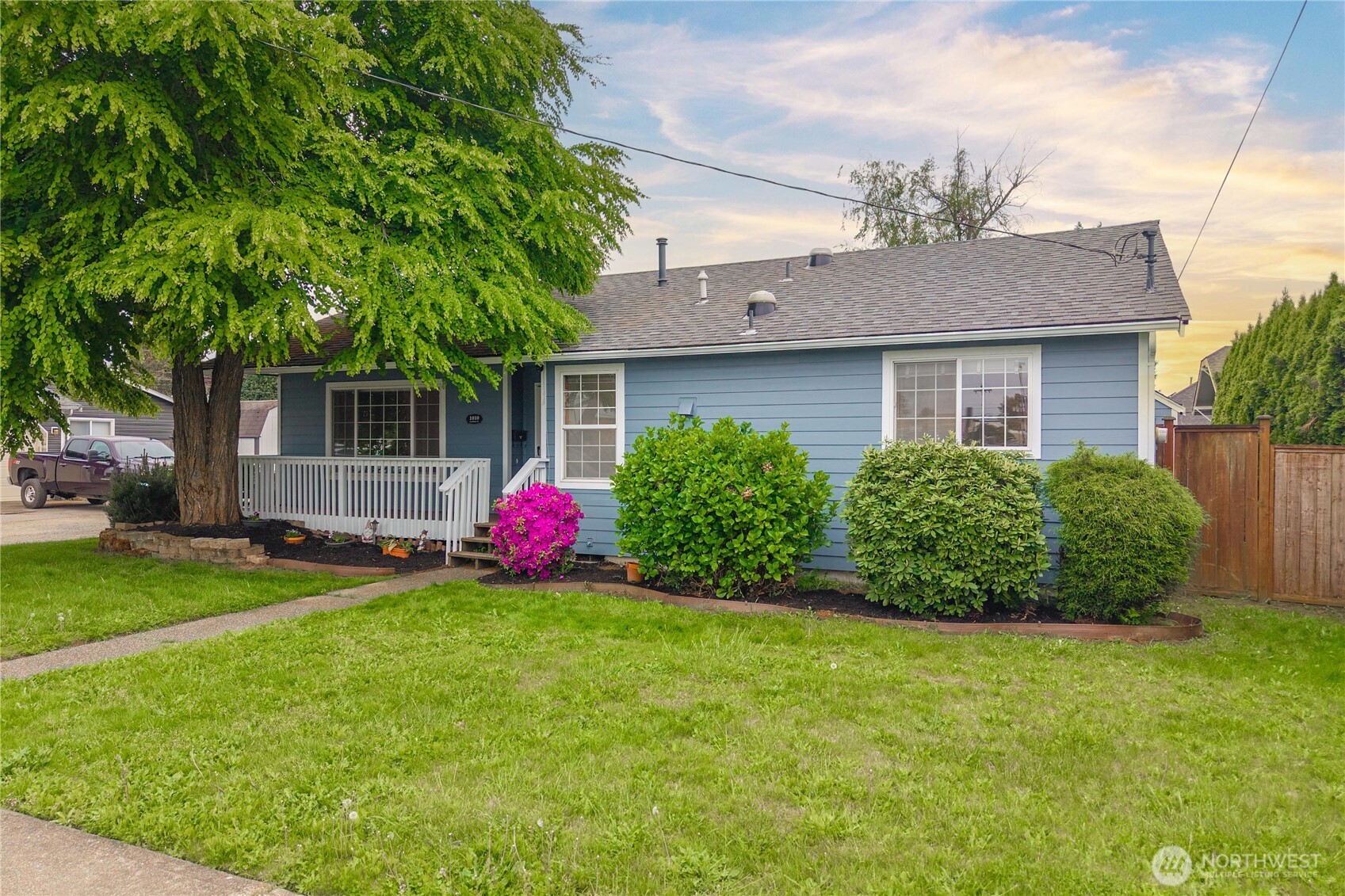 1010 Academy Street Sumner, WA 98390 - Photo 3 of 37