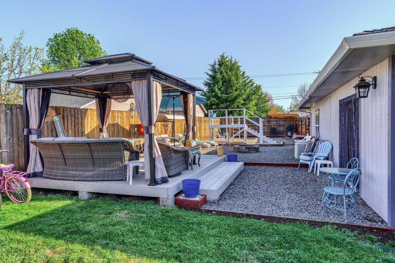 3025 Delta Waters Road Medford, OR 97504 - Photo 4 of 41 3