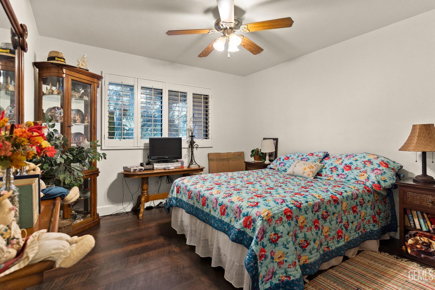 Undisclosed Address Bakersfield, CA 93309 - Photo 14 of 27 a bedroom with bed and a potted plant