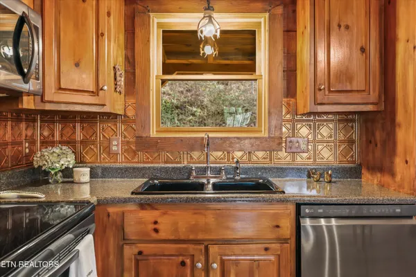 $799,900 | 503 Domar Court, Townsend, TN 37882