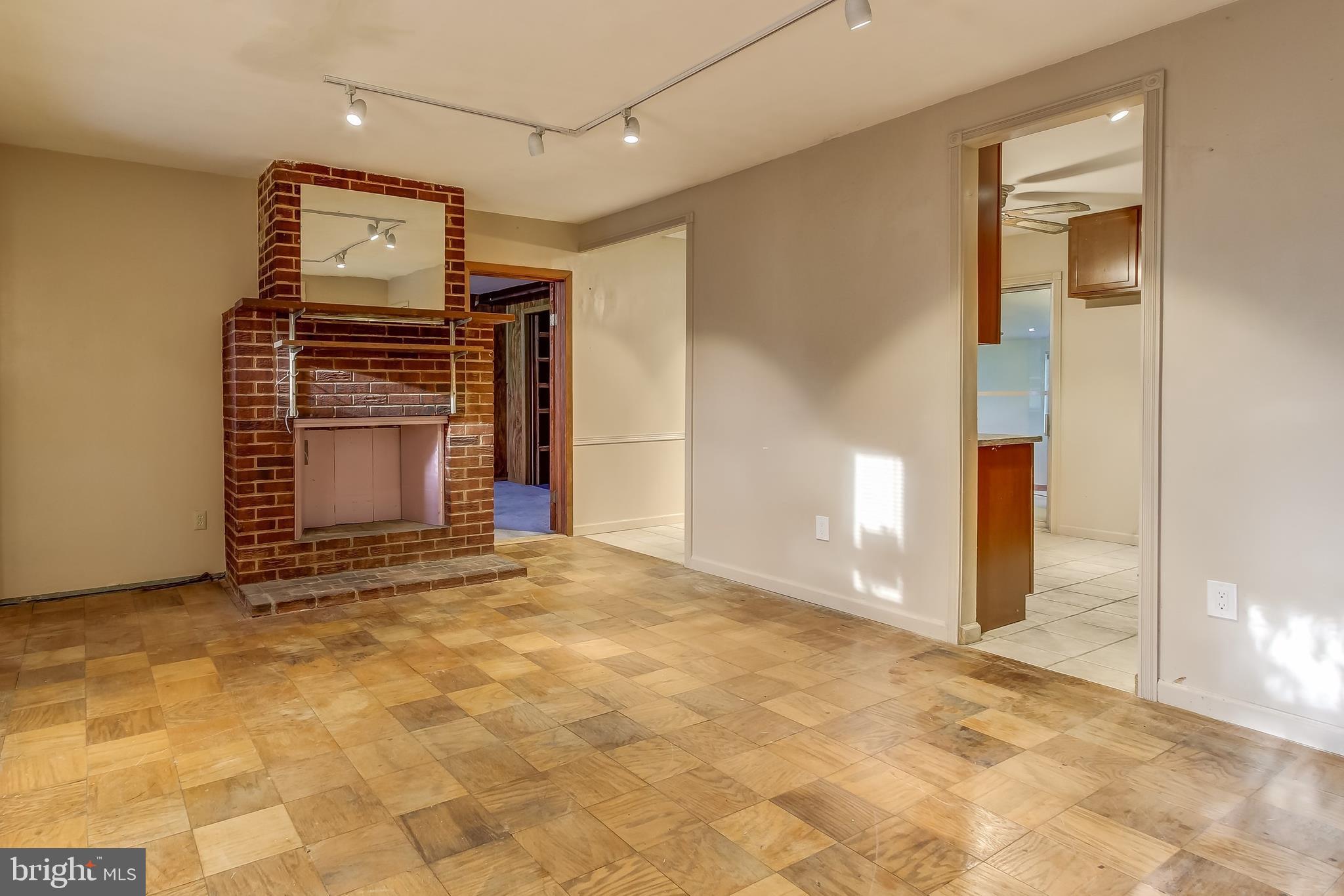 6206 Alamo Street Springfield, VA 22150 - Photo 4 of 22